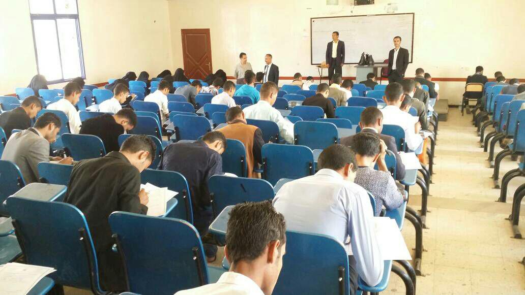 جامعة إب - تدشين اختبارات الفصل الأول من العام الجامعي 2017-2018م في كلية العلوم الإدارية