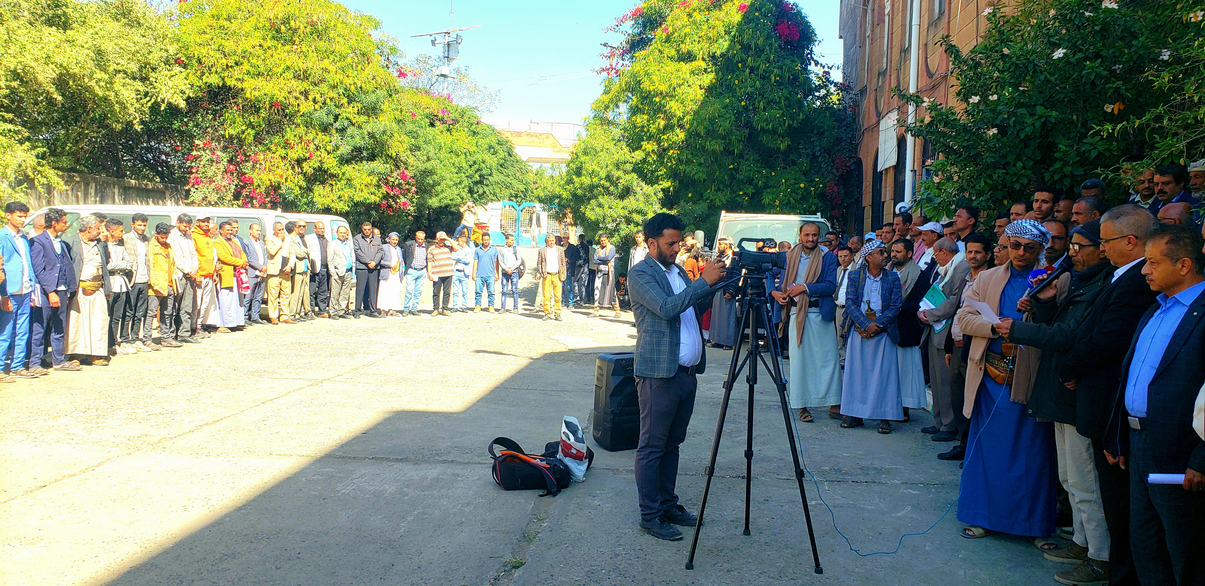 وقفة حاشدة بجامعة إب رفضا للتصعيد الصهيوأمريكي